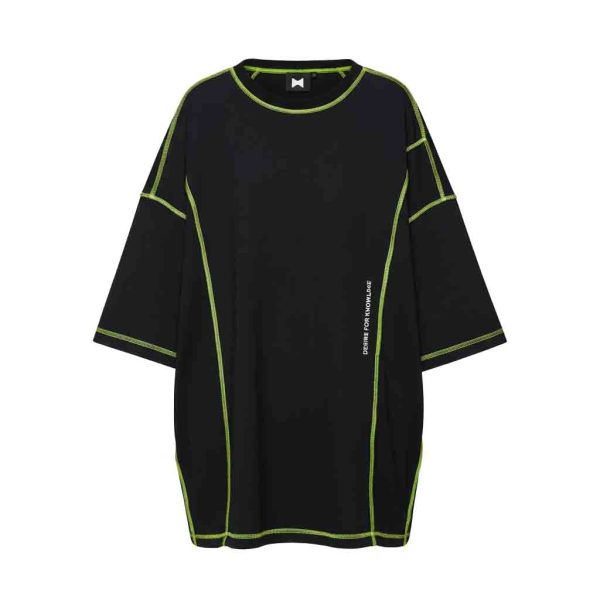 Everyday casual tee with a polished finish