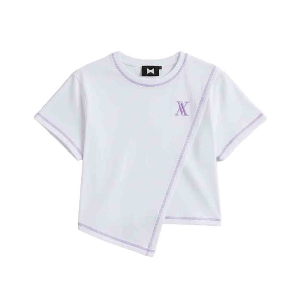 Comfortable loose-fit tee with casual appeal