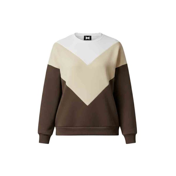 Fashion-forward tracksuit with relaxed silhouette