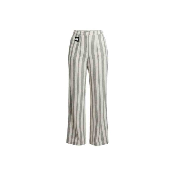 Comfort-fit pants designed for daily fashion