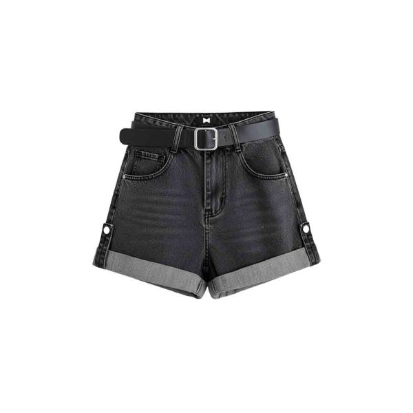 Comfort-driven shorts with modern casual look
